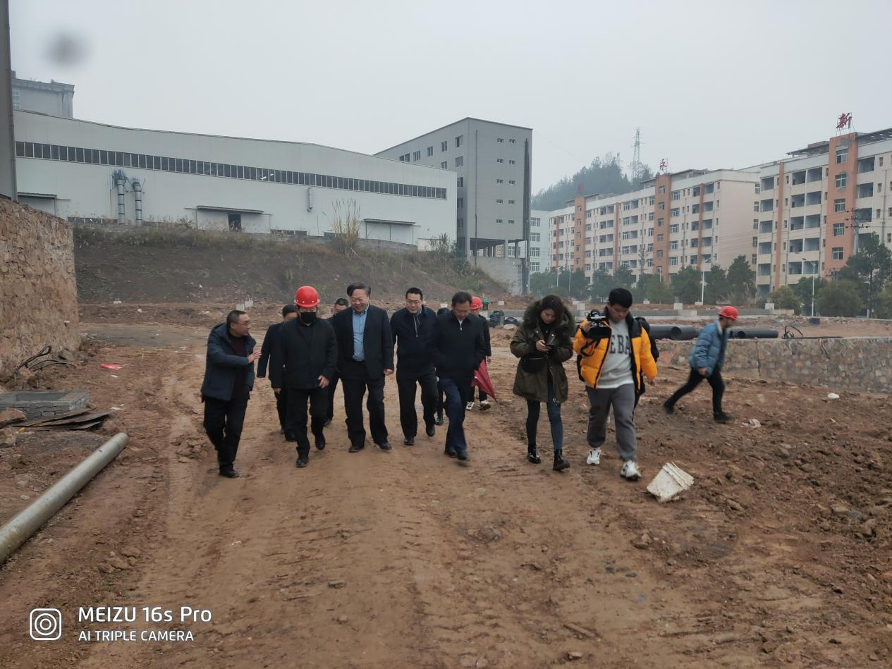 中國工程院院士、國家飼料工程技術(shù)研究中心主任譙仕彥到重慶69調(diào)研指導(dǎo)
